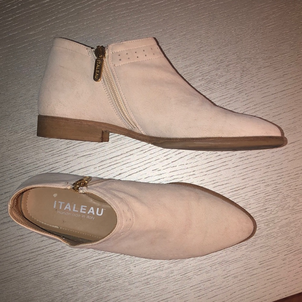 Italeau booties Suede cream Size 6.5
